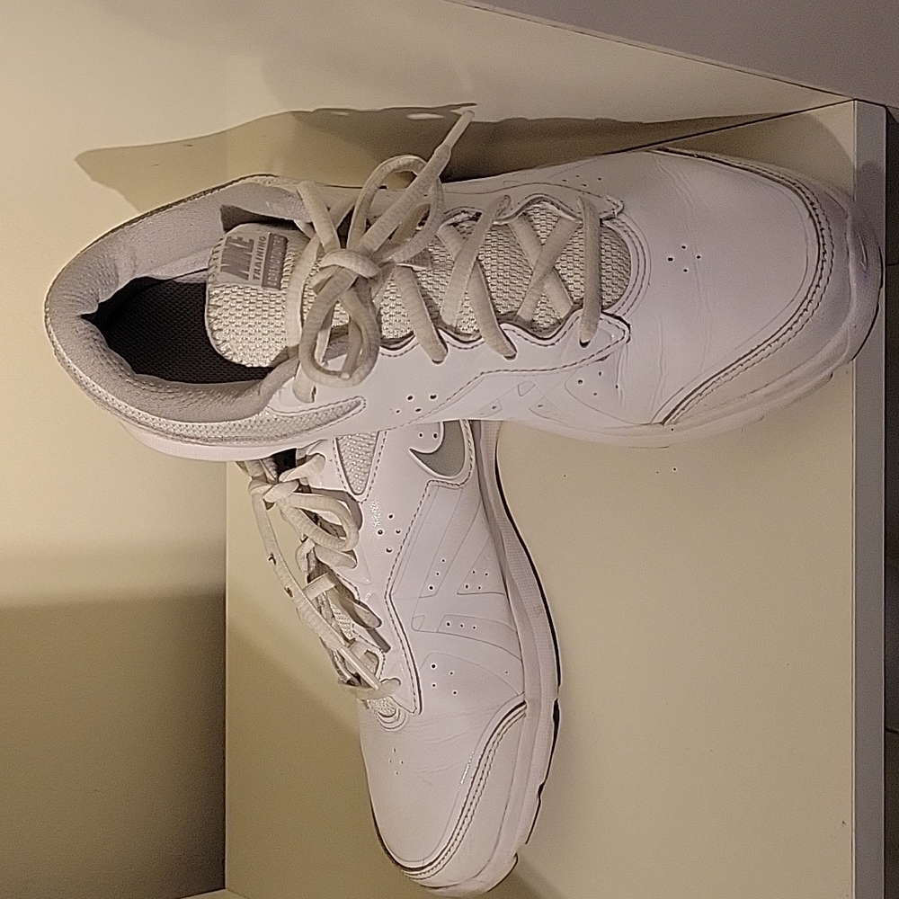 9.5 Nike Womens Core Motion  White Casual Shoes Sneaker